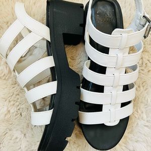 Black chunky sandal